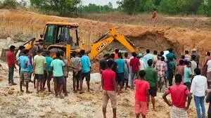 बहरागोड़ा में मिट्टी धंसने से तीन महिलाओं की मौत