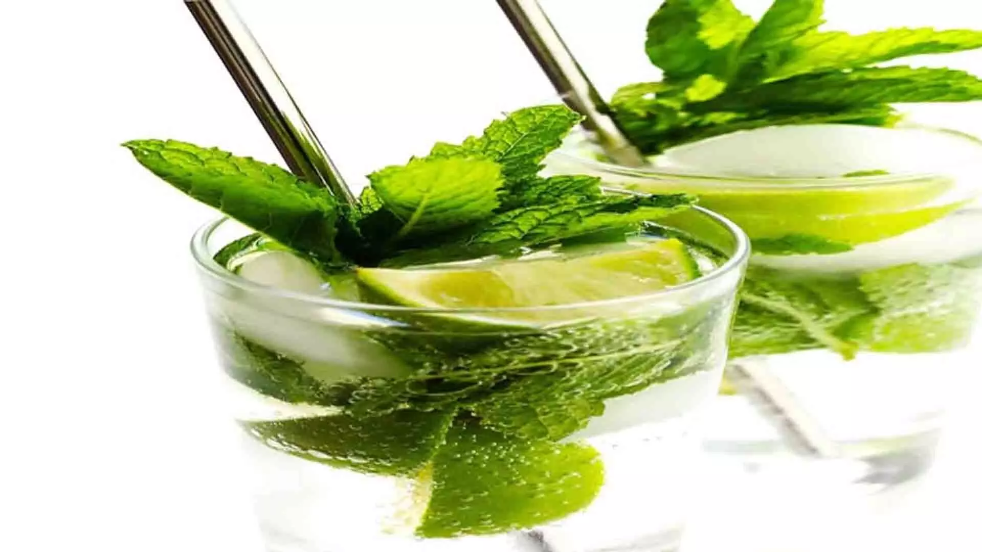 गर्मियों में ठंडक पहुंचाती है Mint Mojito ड्रिंक, जानें किस तरह बनाए इसका सिरप