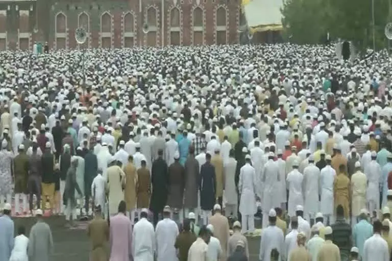 राजधानी भोपाल में ईद का जश्न, मस्‍जिदों में हुई सामूहिक नमाज