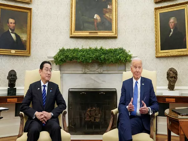 इंडो-पैसिफिक में नीतियों पर चीन को कड़ा संदेश देते हुए, जो बिडेन ने व्हाइट हाउस में जापान के प्रधान मंत्री की मेजबानी की