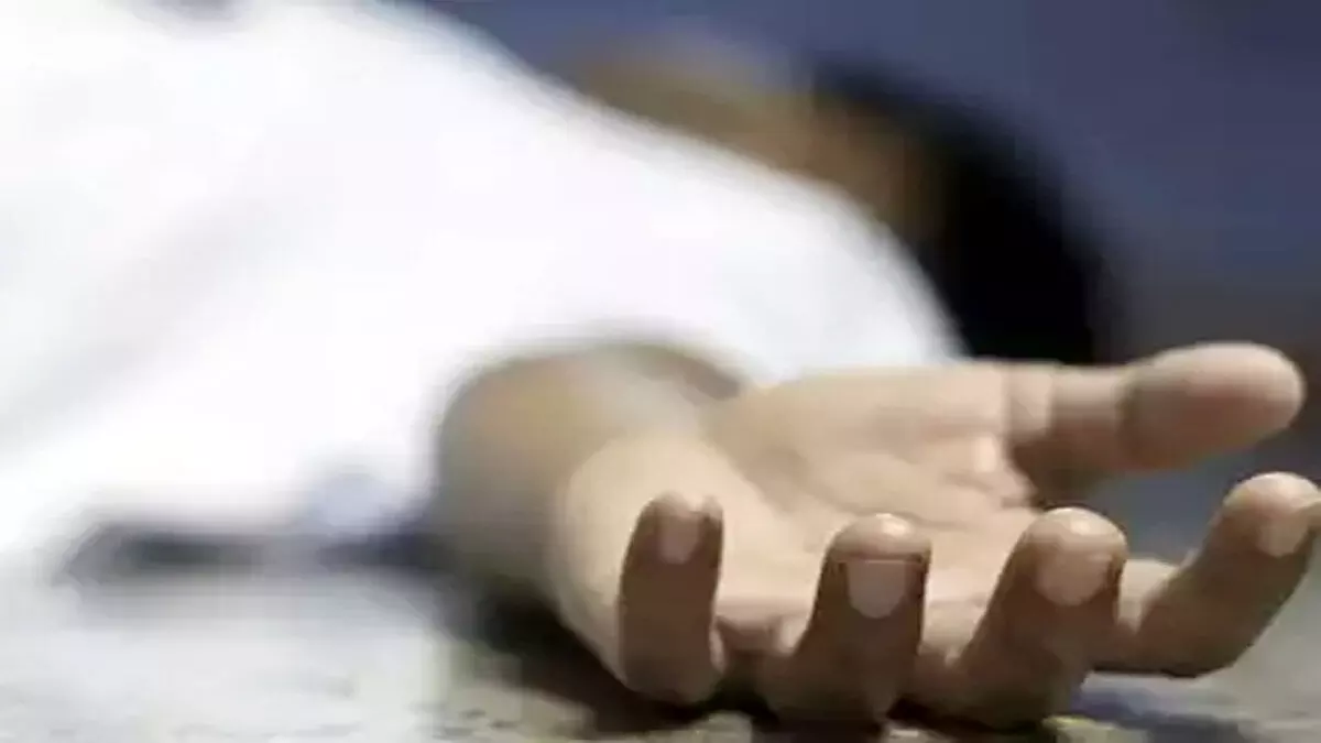 वाराणसी में एंबुलेंस में सो रहे चालक की दम घुटने से मौत