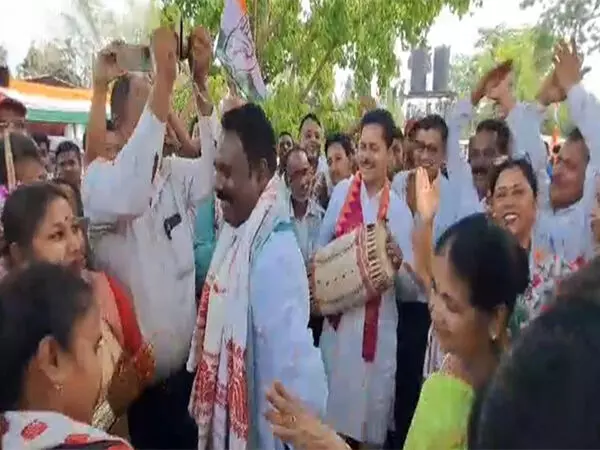 असम के सोनितपुर में कांग्रेस का चुनाव अभियान रोंगाली बिहू उत्सव से पहले संगीत, नृत्य में बदल गया