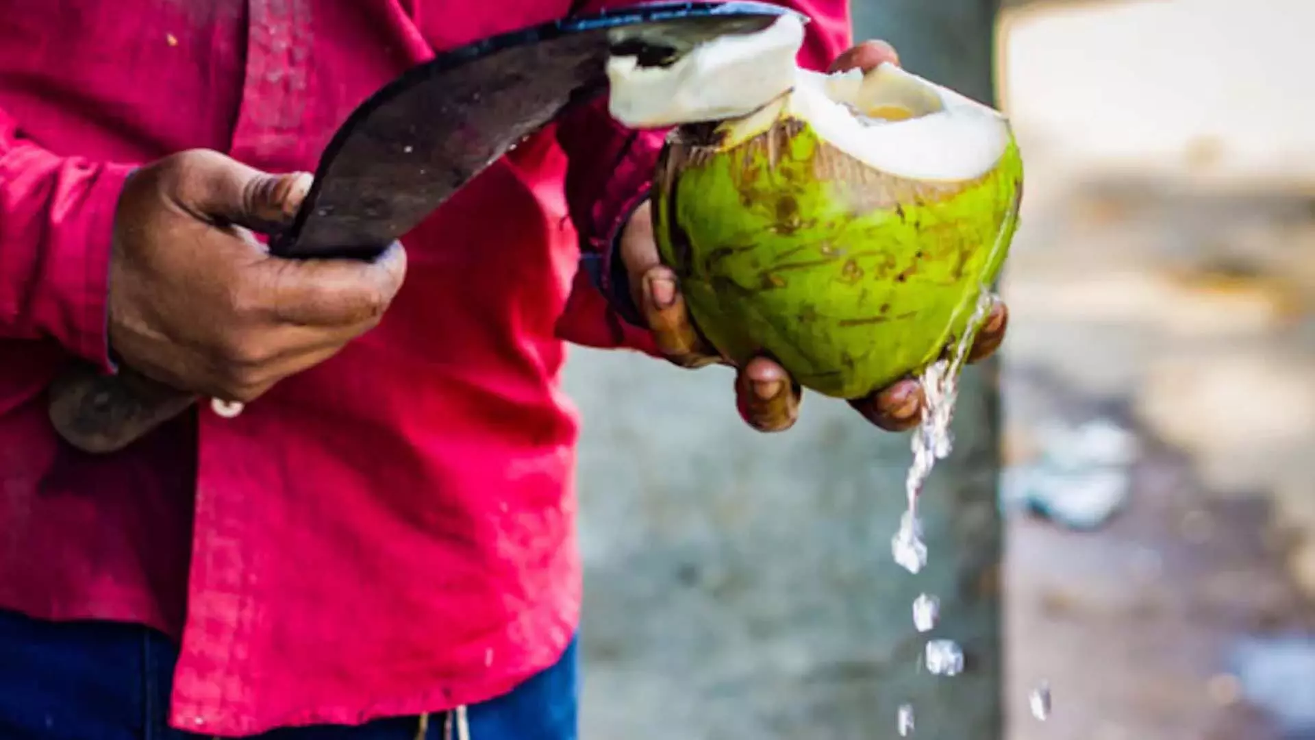 कर्नाटक: डिब्बाबंद नारियल पानी पीने से 15 लोग अस्पताल में भर्ती
