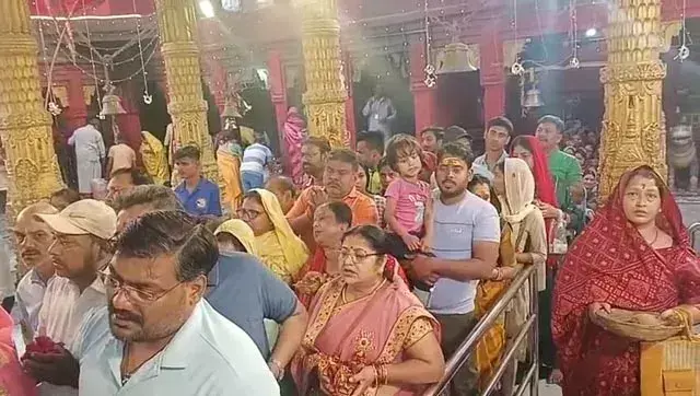 चैत्र नवरात्र के चौथे दिन माता श्रृंगार गौरी और कुष्मांडा के दरबार में उमड़ी भीड़
