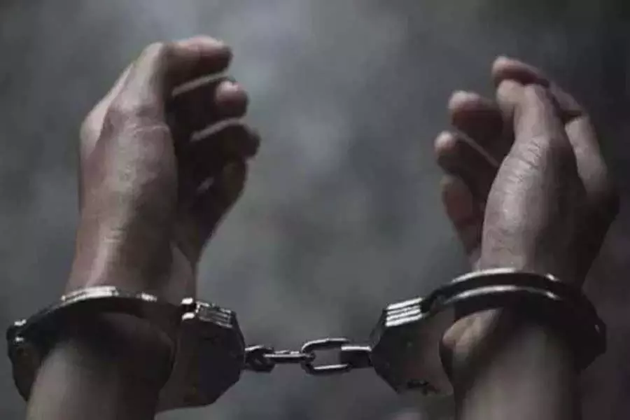 कूरियर घोटाला: खुद को मुंबई पुलिस बताने और कोलाथुर के एक व्यक्ति को धोखा देने के आरोप में पांच लोग गिरफ्तार