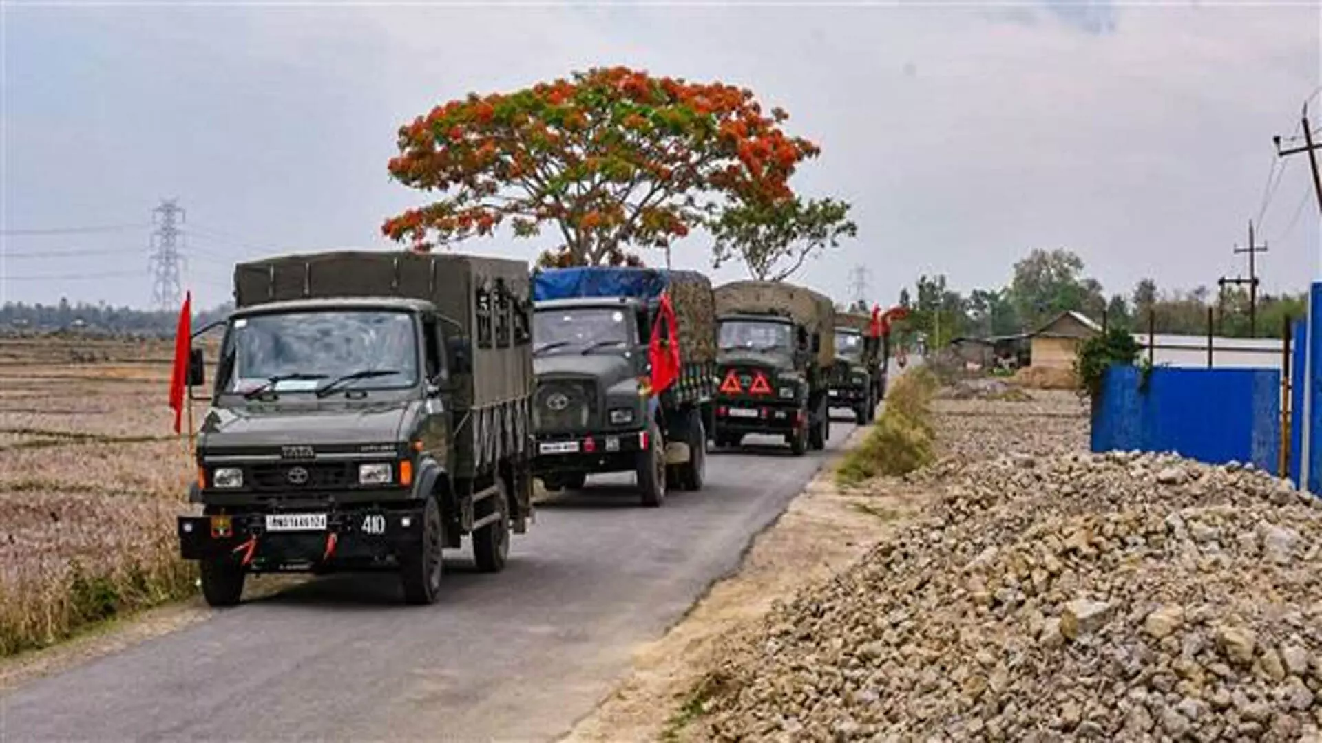 मणिपुर में गोलीबारी में तीन घायल, अतिरिक्त सुरक्षा बल तैनात