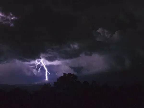 बलूचिस्तान के कुछ हिस्सों में बारिश के कारण बिजली गिरने से तीन की मौत