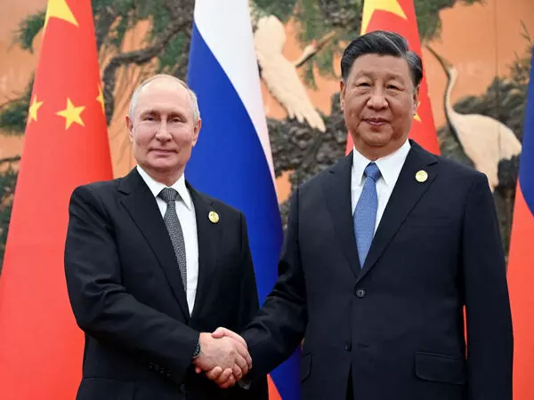 यूक्रेन संघर्ष के बीच चीन रूस को अपना रक्षा आधार बढ़ाने में मदद कर रहा: रिपोर्ट