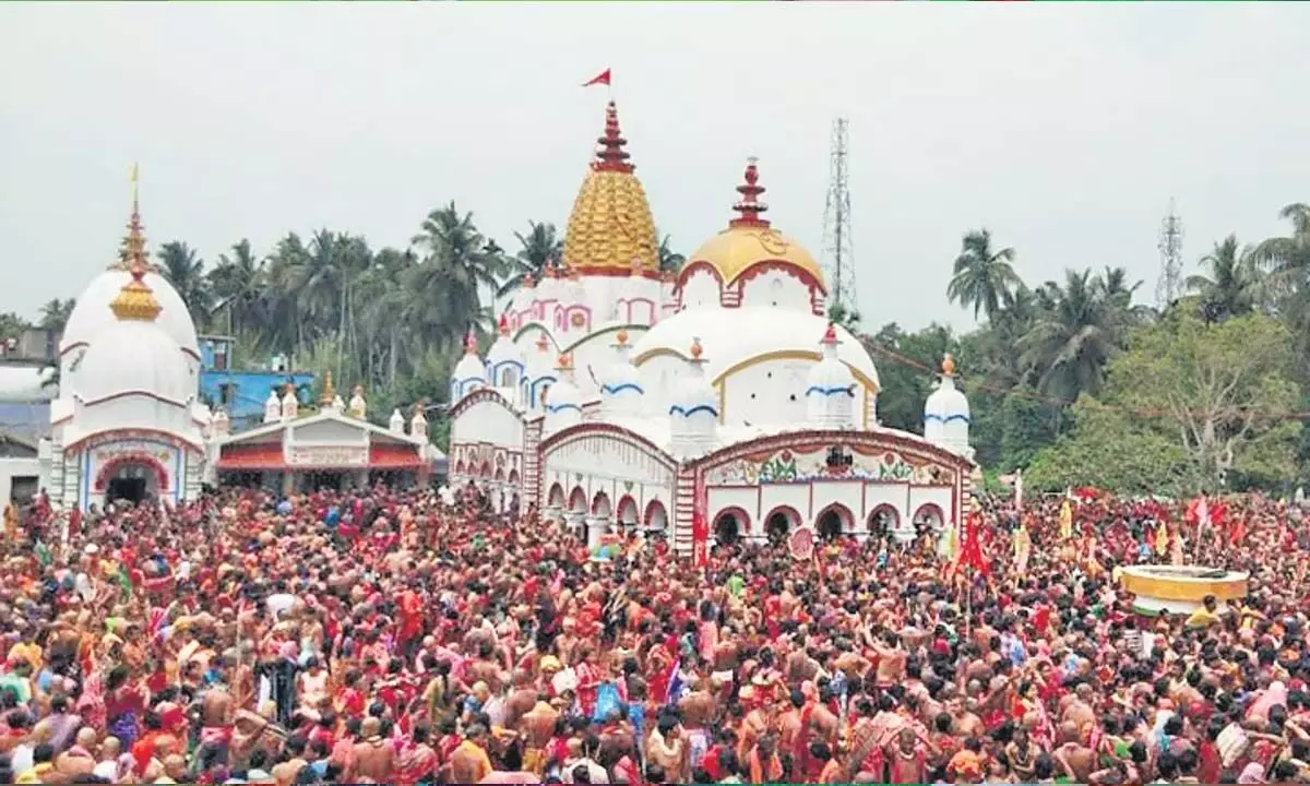चंदनेश्वर शिव मंदिर में पांच लाख श्रद्धालु उमड़े