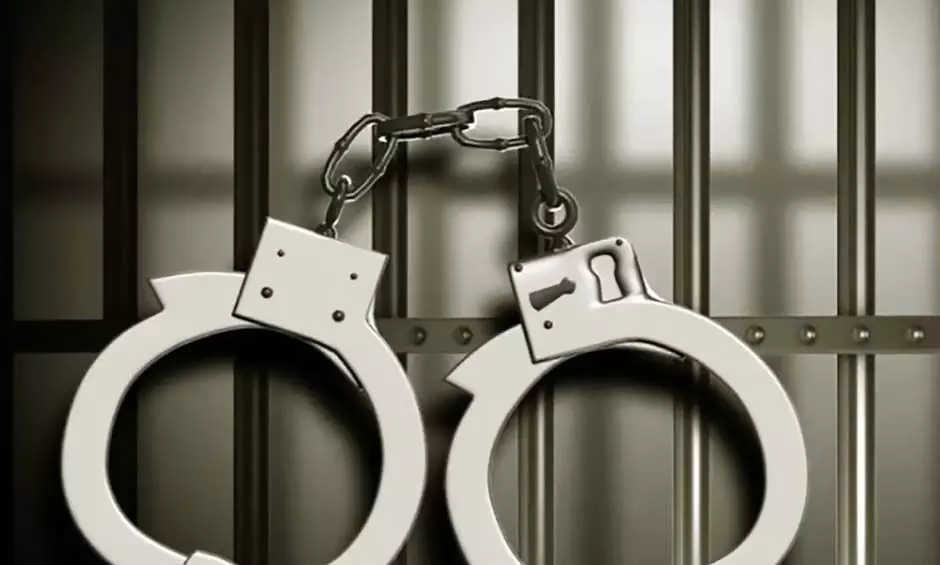 सरकारी अधिकारी यूडीए गुरुपोद दास को भ्रष्टाचार के आरोप में गिरफ्तार