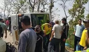 Rishikesh-Gangotri Highway: ऋषिकेश-गंगोत्री हाईवे पर बस पलटी, कई यात्री घायल
