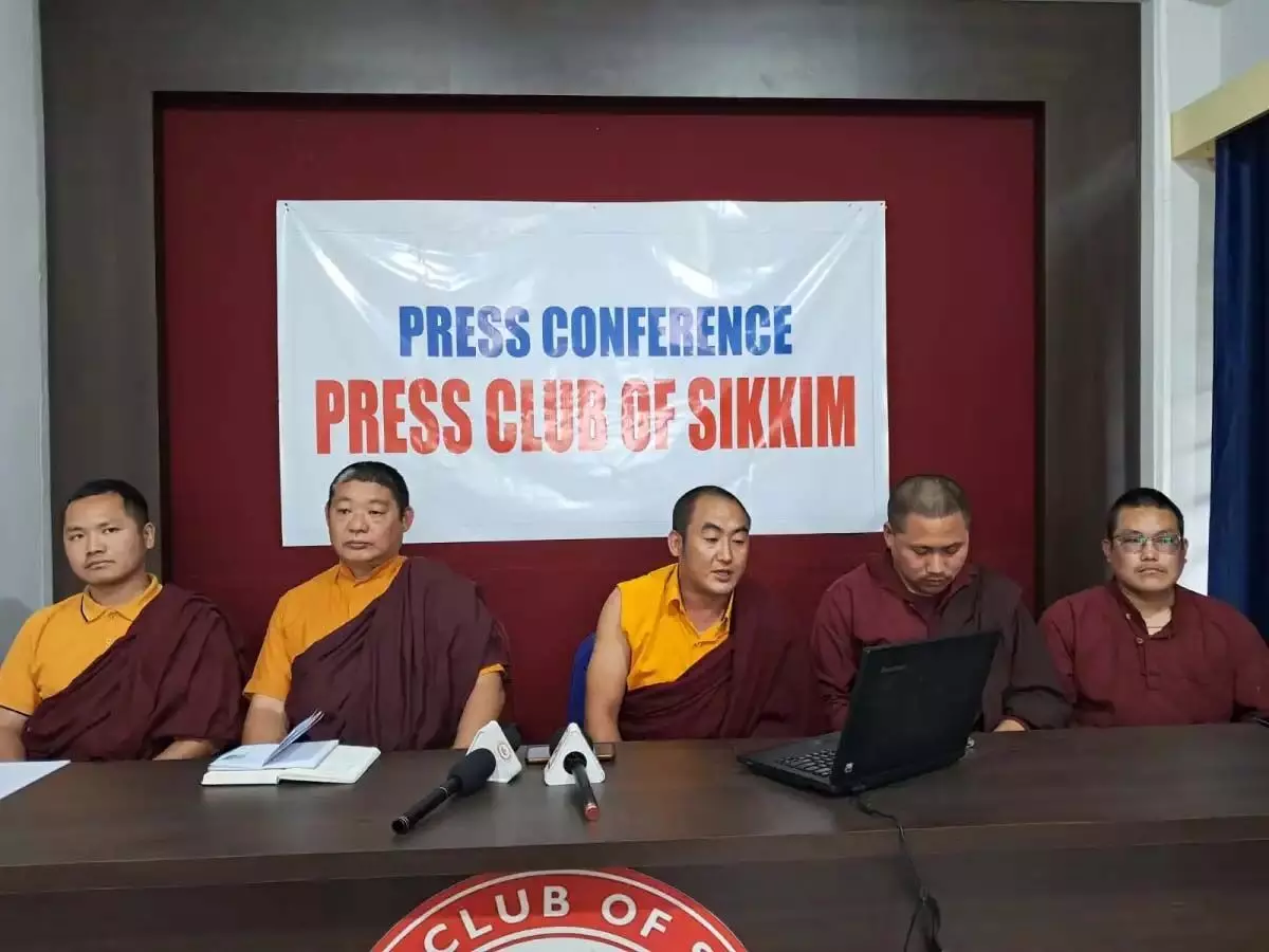 सिक्किम एसडीएफ उम्मीदवार ने भिक्षुओं के लिए विशेष घोषणापत्र जारी