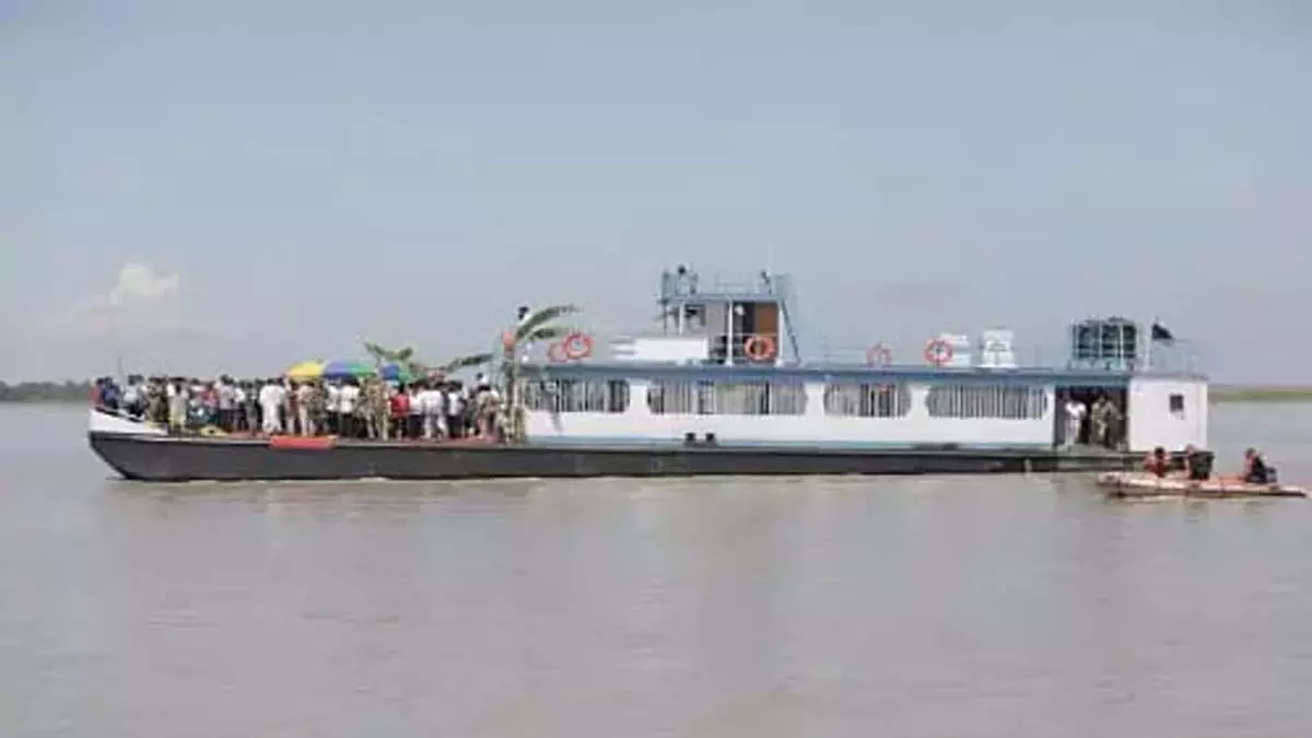 माजुली में मध्य नदी में फ़ेरी स्प्रिंग्स का रिसाव; यात्री का रेस्क्यू सफल