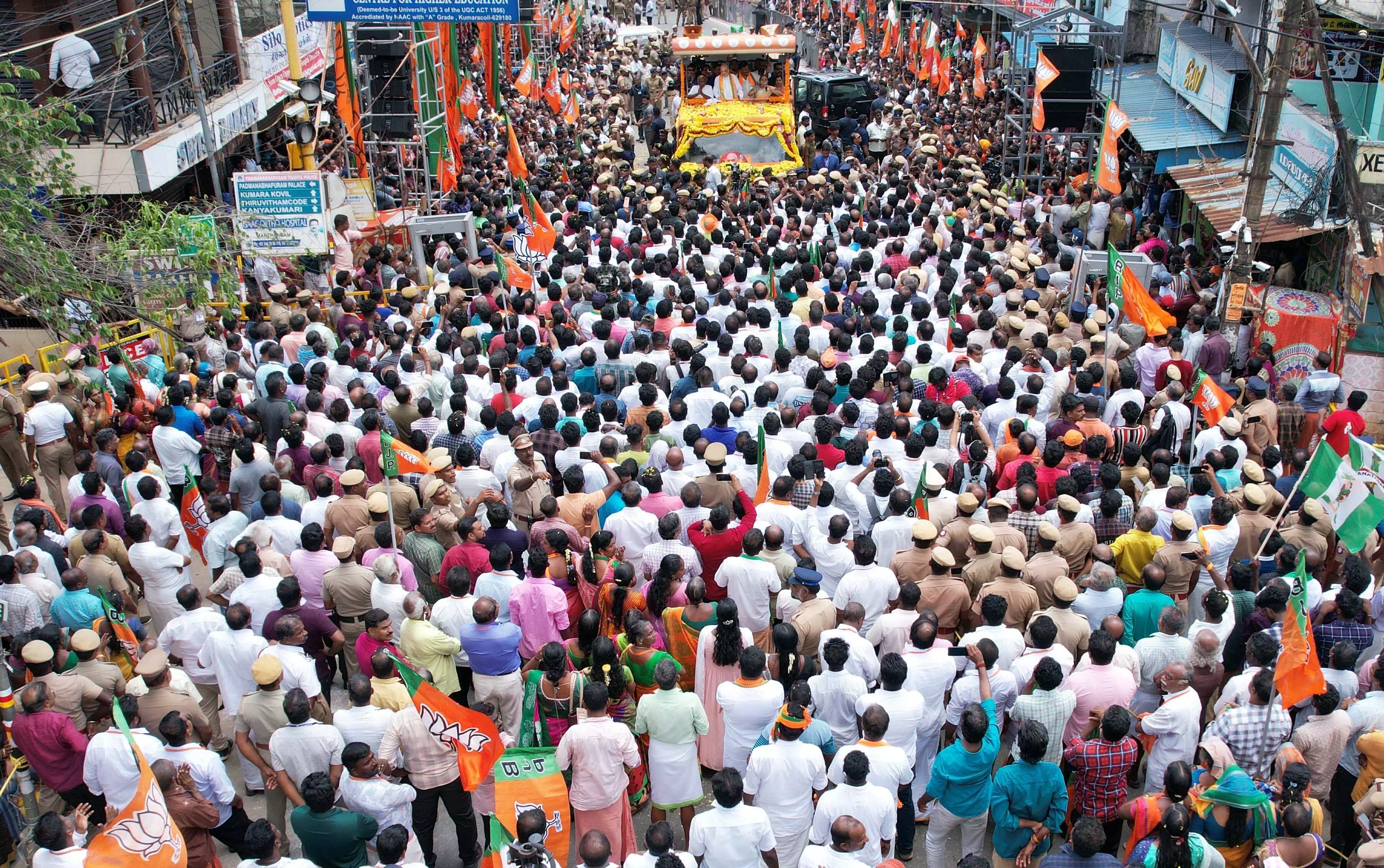 Amit Shah: अमित शाह के कन्याकुमारी रोड शो में उमड़ी भारी भीड़