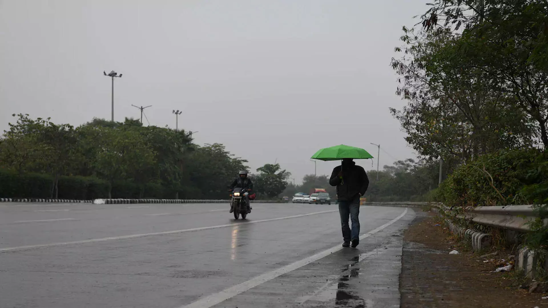 दिल्ली के कुछ हिस्सों में बारिश हुई, मौसम कार्यालय ने और बारिश की भविष्यवाणी की