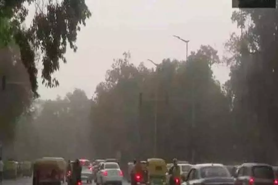 दिल्ली के कुछ हिस्सों में बारिश हुई, आईएमडी का अनुमान है कि 15 अप्रैल तक और बारिश होने की संभावना