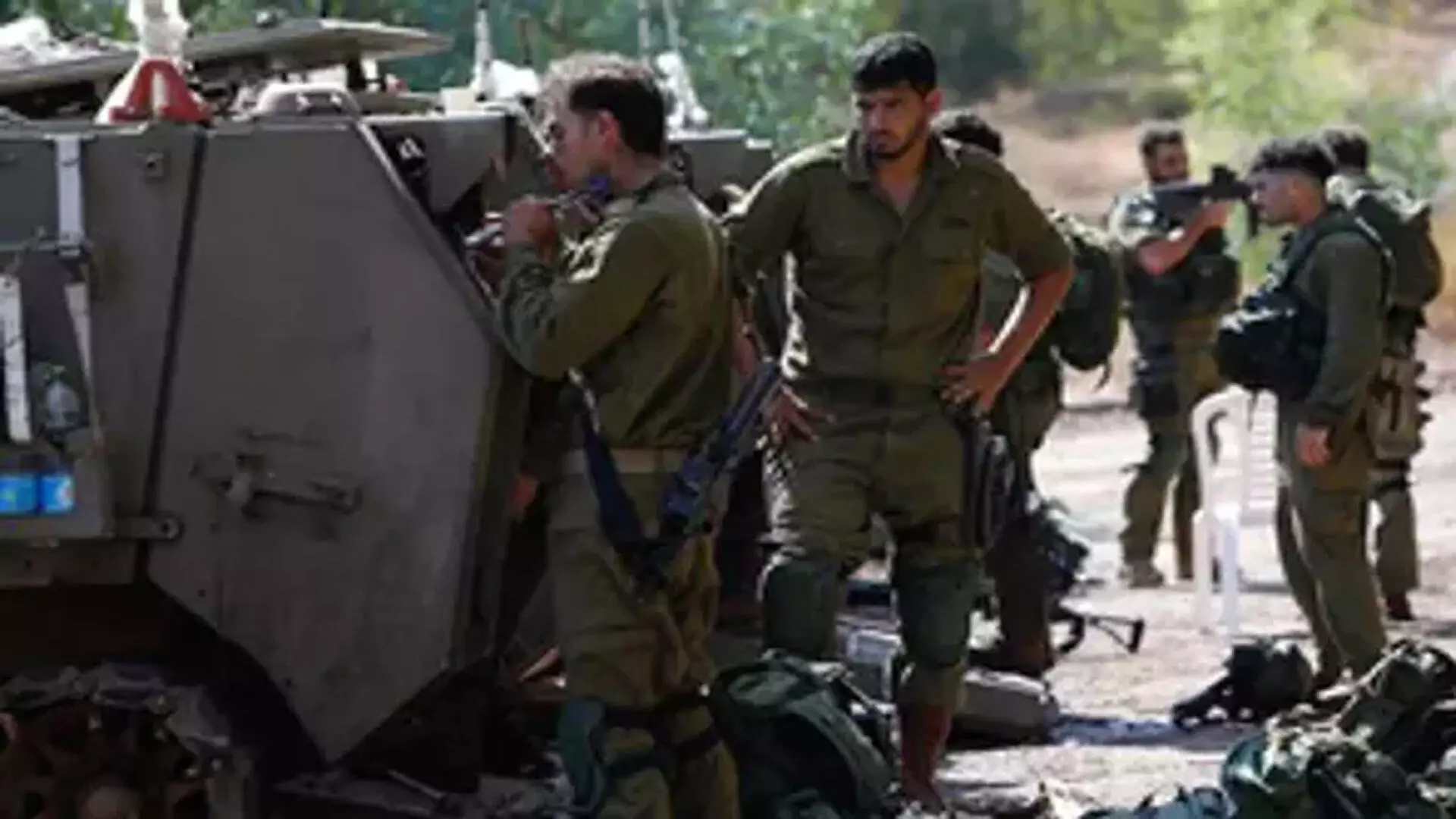 इजराइल ने लेबनान में हिजबुल्लाह के सैन्य ठिकानों को निशाना बनाया