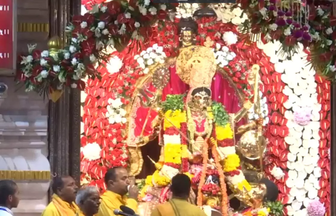 चैत्र नवरात्रि के छठे दिन मां कात्यायनी देवी मंदिर में सुबह की आरती