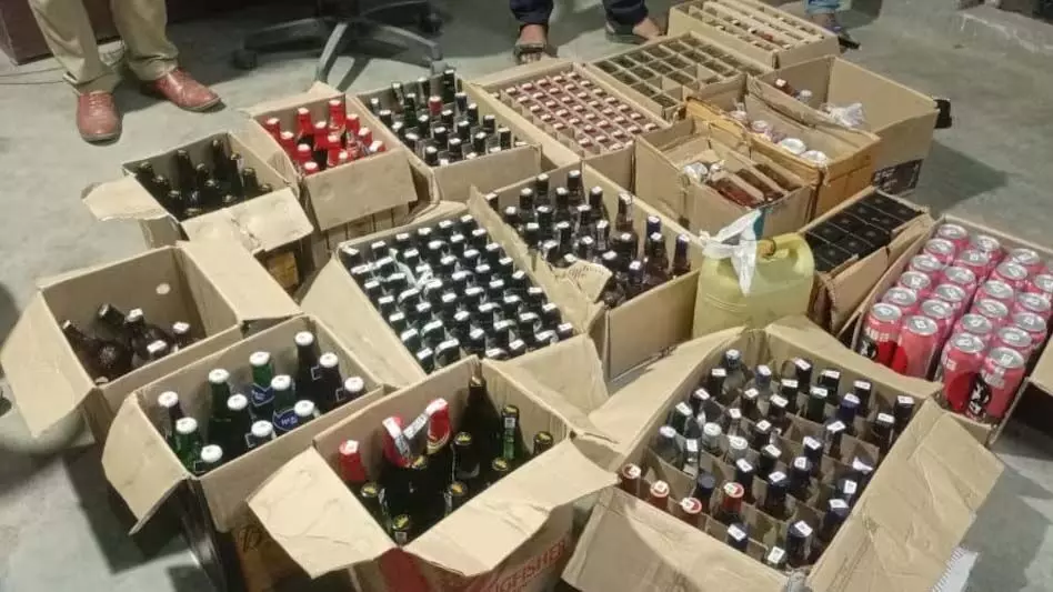 बोंगाईगांव में पुलिस की छापेमारी में लाखों की नकली शराब बरामद हुई