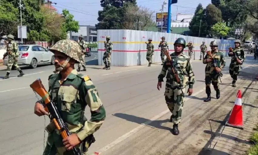 मेघालय लोकसभा चुनाव से पहले सुरक्षाकर्मियों ने शिलांग में पैदल मार्च किया