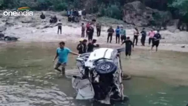 बागेश्वर में 300 मीटर गहरी खाई में गिरी कार दो सगे भाई समेत चार युवकों की मौत