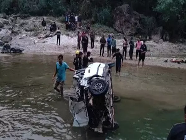 बागेश्वर में कार नदी में गिरने से चार लोगों की मौत