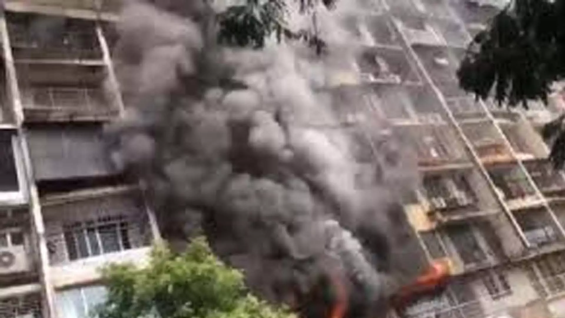 मुंबई कपड़ा दुकान में आग लगने से एक की मौत, दो घायल