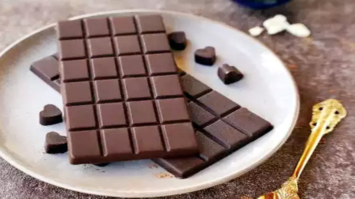 इन आसान तरीकों से घर पर बना सकते हैं चॉकलेट