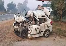 मोगा में बड़ा हादसा पेड़ से टकराई कार, पुलिसकर्मी की मौत