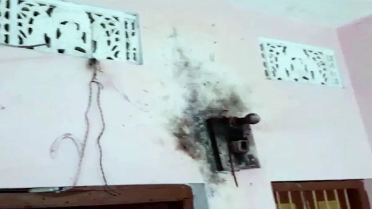 Sawai Madhopur : आकाशीय बिजली गिरने से घर के विद्युत उपकरण फुंके