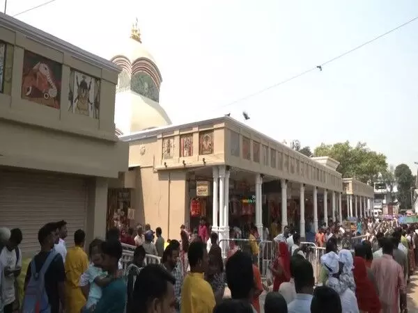 बंगाली नववर्ष के दिन कालीघाट मंदिर में भक्तों की भीड़ उमड़ पड़ी