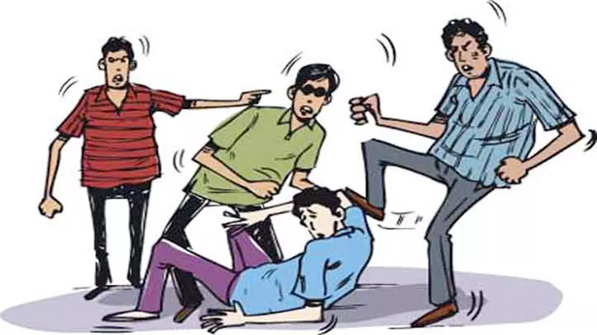 Ujjain :फ़िल्मी  अंदाज में हुआ हमला, शादी समारोह में पिता-बेटों से मारपीट