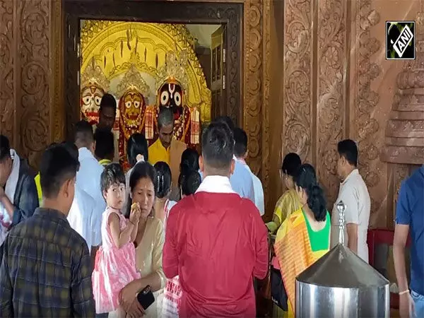 डिब्रूगढ़ में बोहाग बिहू पर लोगों ने मंदिरों में पूजा-अर्चना की
