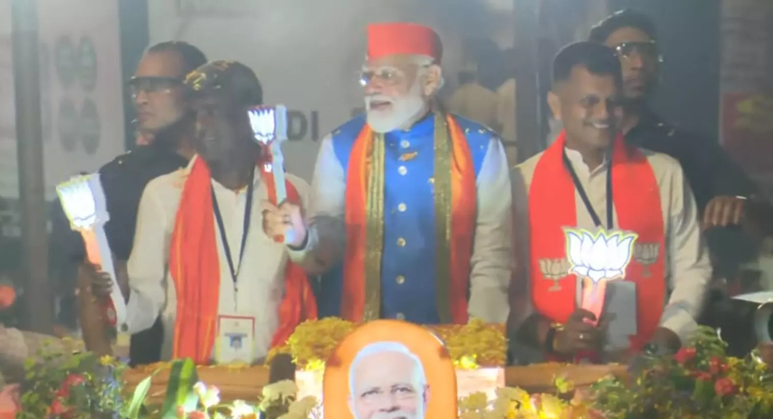 PM मोदी मंगलूरु में कर रहे रोड शो, देखें लाइव