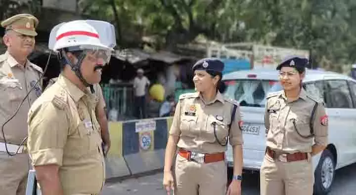 ट्रैफिक पुलिसकर्मियों को मिला AC कैप, गर्मी से मिल रही राहत