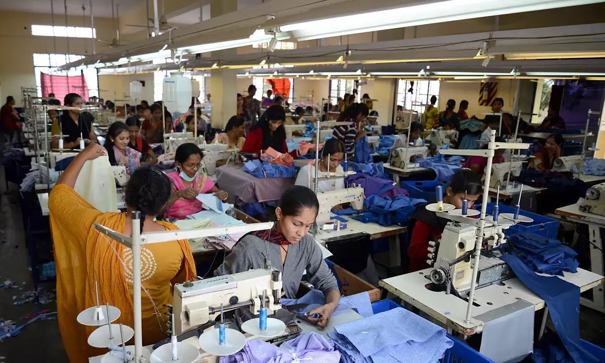 तिरुपुर के कपड़ा उद्योग में मध्यस्थों पर निर्भर प्रवासी श्रमिक
