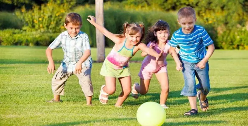 बाहर खेलने से बच्चों को मिल सकते हैं कई फायदे