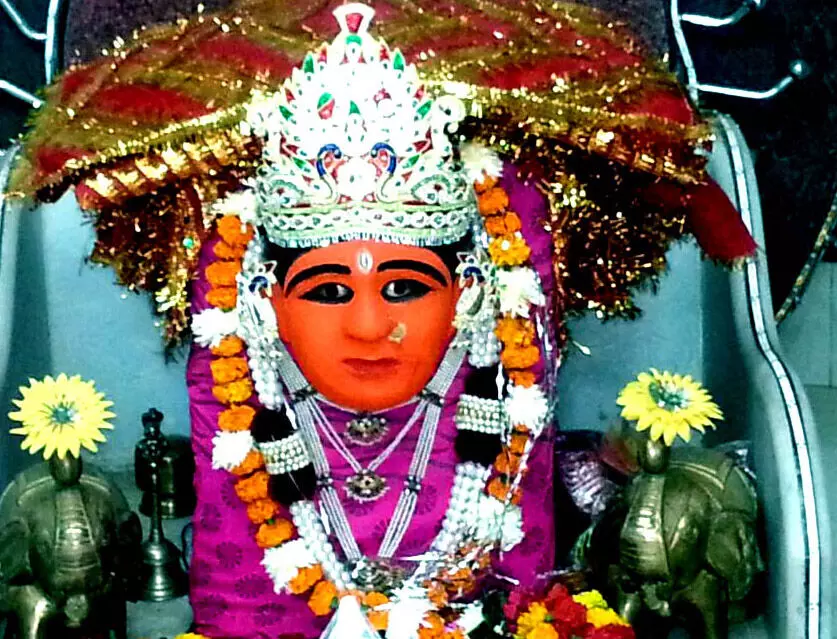 गंगा मैया मंदिर में भक्तों का तांता, जलाए गए 900 मनोकामना ज्योति कलश