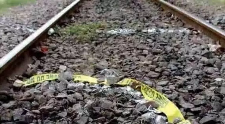 बबीना रेलवे स्टेशन के पास ट्रेन से कटकर युवक की मौत