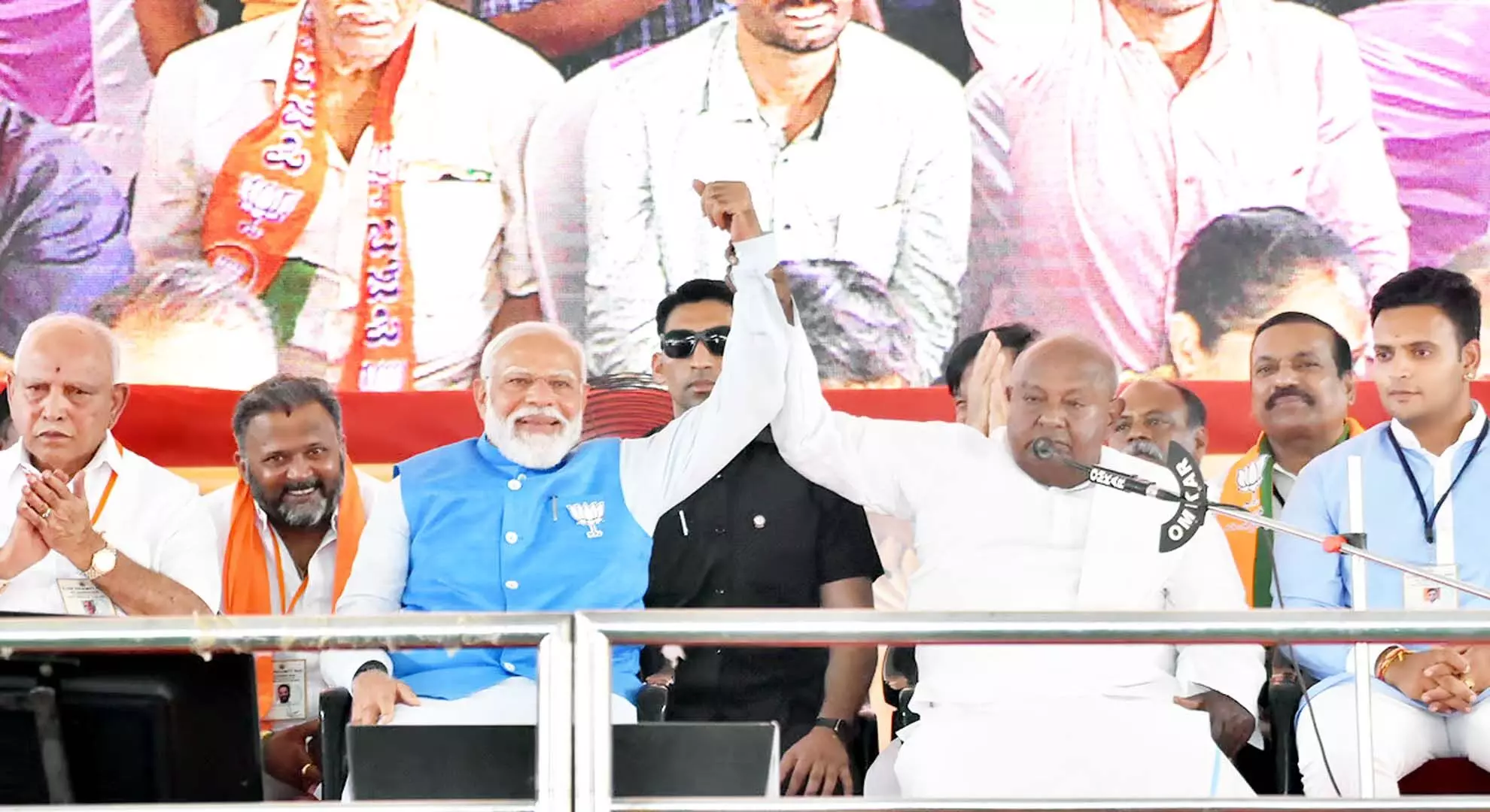 देवेगौड़ा ने पीएम के रूप में मोदी की सराहना की, कहा कि कांग्रेस कर्नाटक का धन हड़प रही है