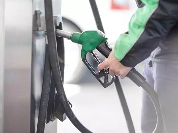 पाकिस्तान में ईंधन की कीमतें 8.50 पीकेआर प्रति लीटर तक पहुंचने की संभावना