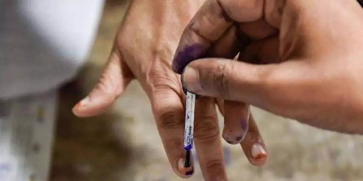 मणिपुर में अनुपस्थित मतदाताओं के लिए घरेलू डाक मतपत्र से मतदान शुरू हुआ