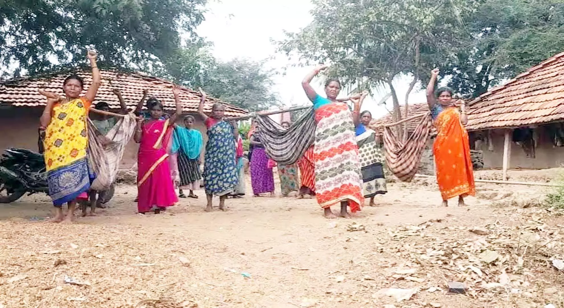 आदिवासी अपनी बस्तियों में मतदान केंद्र की मांग करते हैं