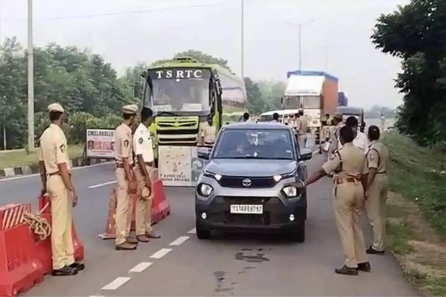 शराब, नकदी प्रवाह पर अंकुश लगाने के लिए तेलंगाना-एपी सीमा पर जांच चौकियां