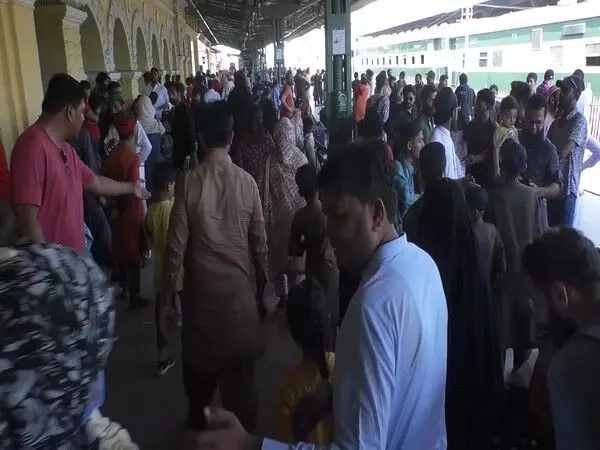 पाक रेल यात्रियों ने ईद के दिन रेल किराए में 30 प्रतिशत की कटौती की