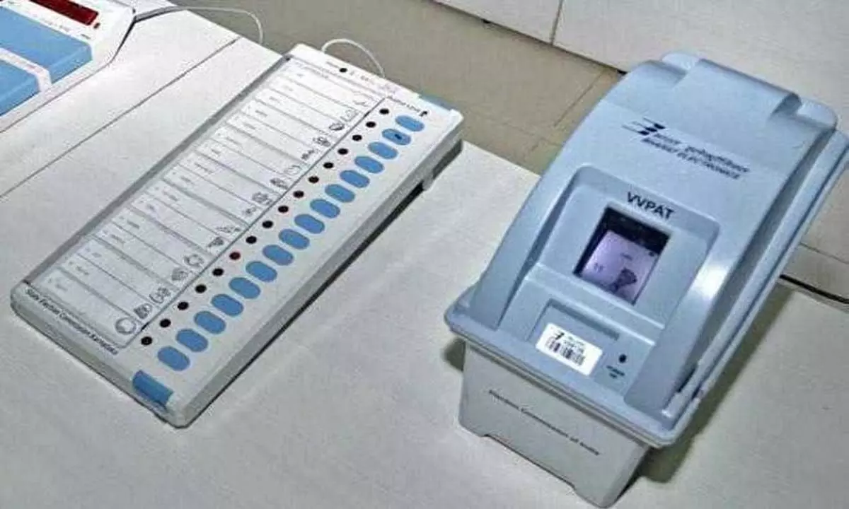 सिरसा डीसी ने ईवीएम स्ट्रांग रूम, मतदान केंद्रों का निरीक्षण किया
