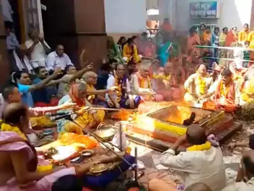 रायपुर के माता मंदिरों में हवन कार्यक्रम जारी, चैत्र नवरात्र के अष्टमी तिथि पर उमड़ी भीड़