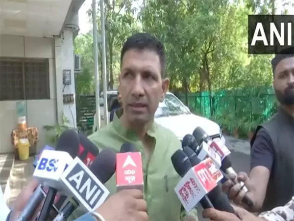 मध्य प्रदेश कांग्रेस प्रमुख जीतू पटवारी ने कमलनाथ के आवास पर पुलिस की निंदा की