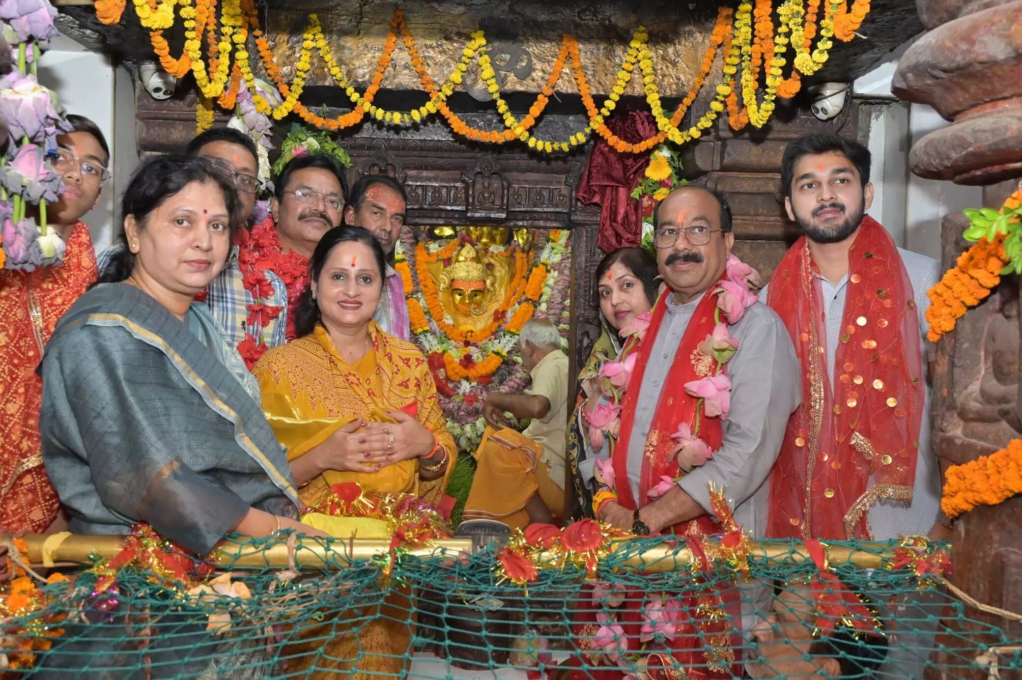 डिप्टी सीएम अरुण साव ने रतनपुर में सपरिवार मां महामाया की पूजा-अर्चना की