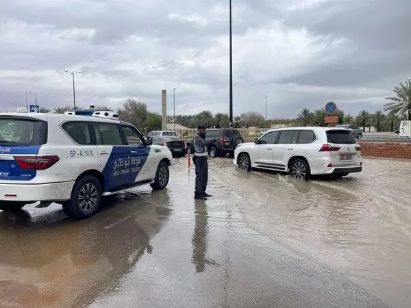 संयुक्त अरब अमीरात में भारी बारिश, अधिकारियों ने अस्थिर मौसम की चेतावनी जारी की